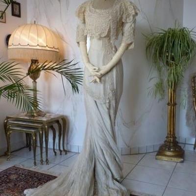 Classical lace wedding bridal dress, Retro appliques wedding bridal dress.W36