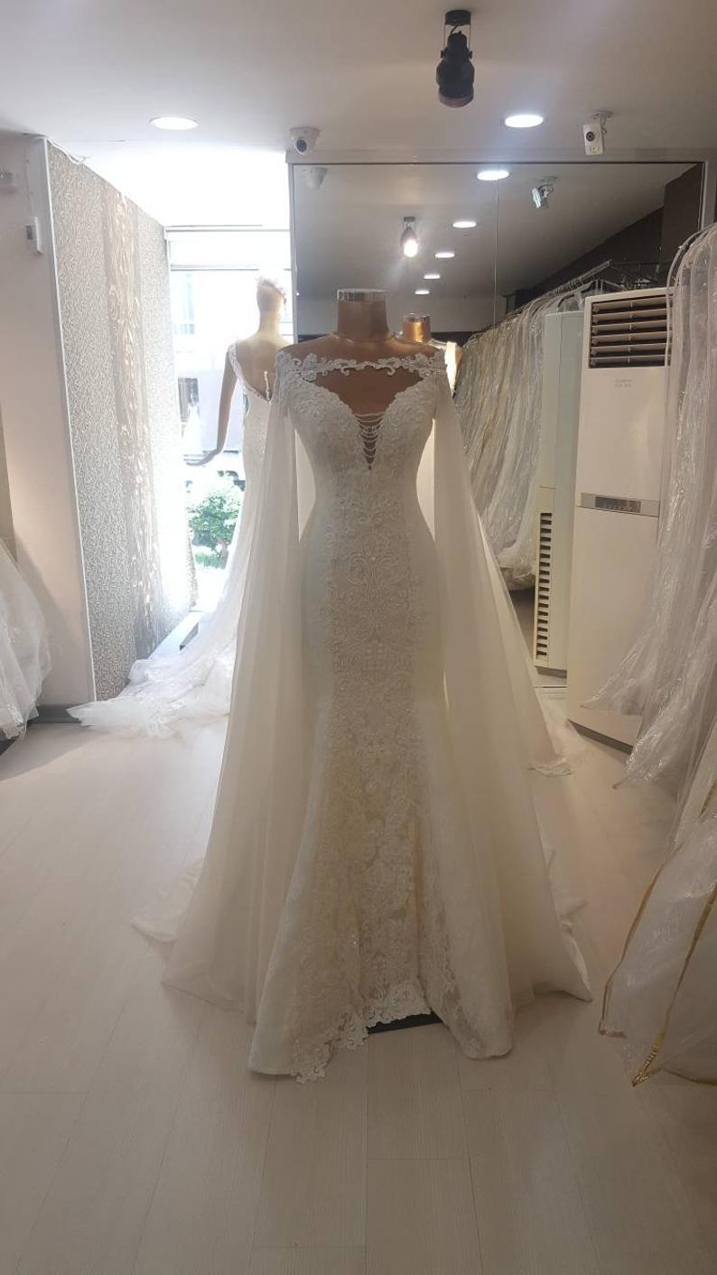 Charming Mermaid Wedding Dress With Detachable Cloak,chic Appliques Lace Bridal Gown.w114