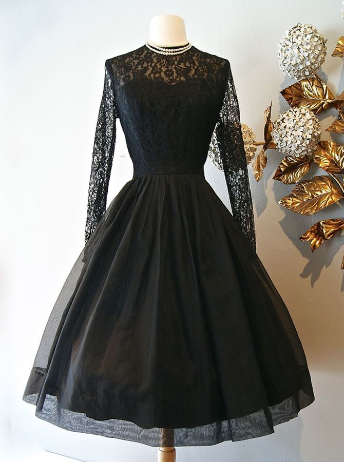 H1523 Vintage Style A-line Knee-length Long Sleeves Black Homecoming Dress With Lace